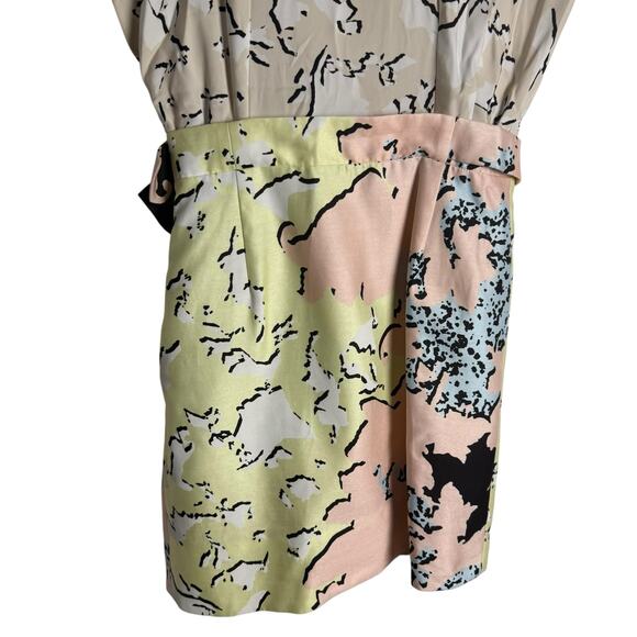 Diane von Furstenberg Silk Abstract Print Short Sleeve Sheath Mini Dress Size 0 - Picture 9 of 11
